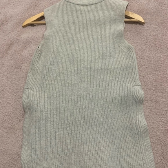 Aritzia knitted vest top with slits on side - Picture 2 of 2